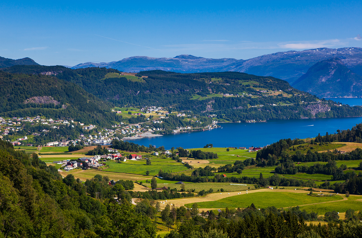 Fjernarbeid Hardanger Oystese COLOURBOX