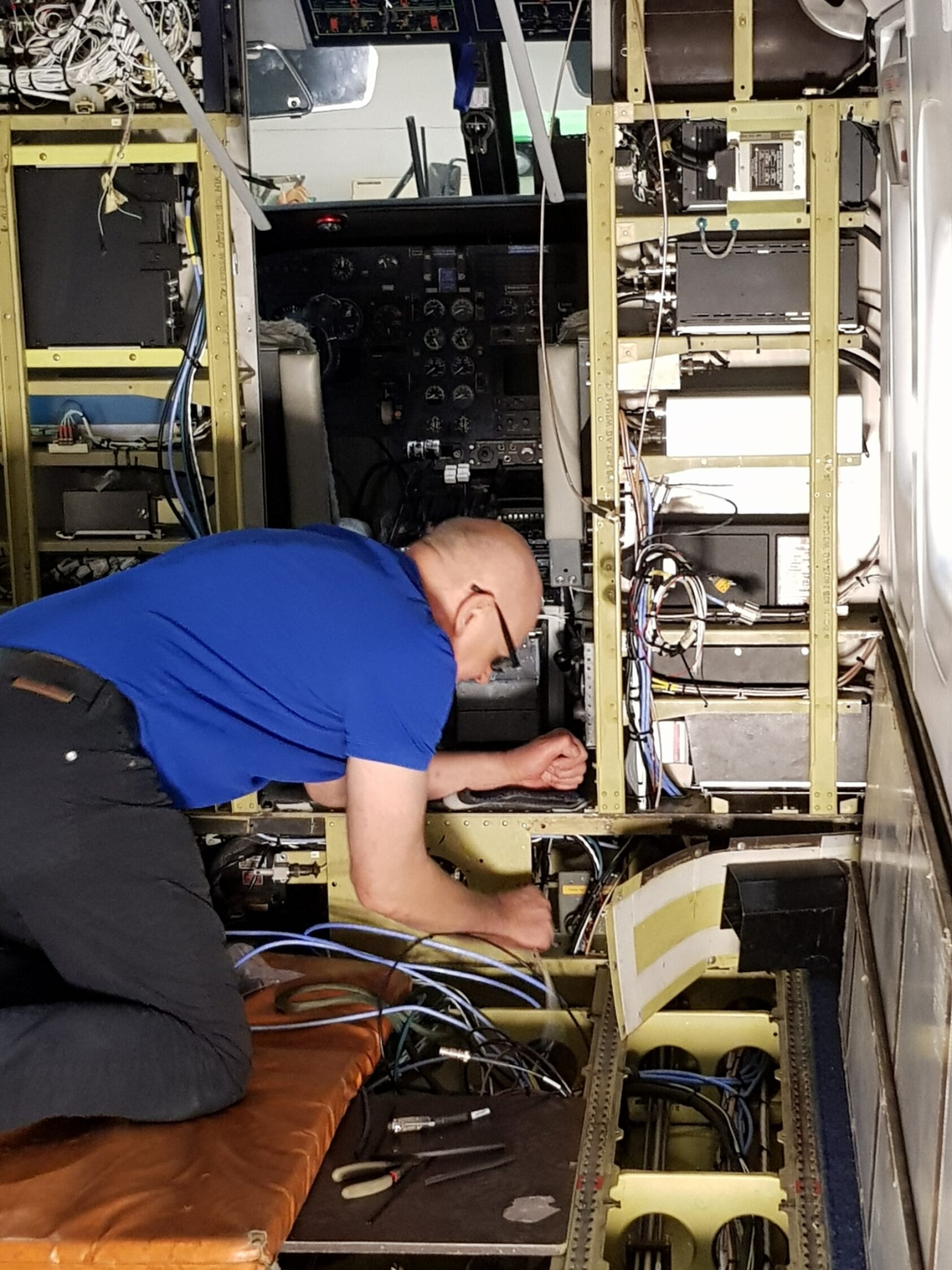 Rannveig H. Stiberg., The cabling between the control unit and the remote-sensing equipment is checked., 20180614 091022, , 