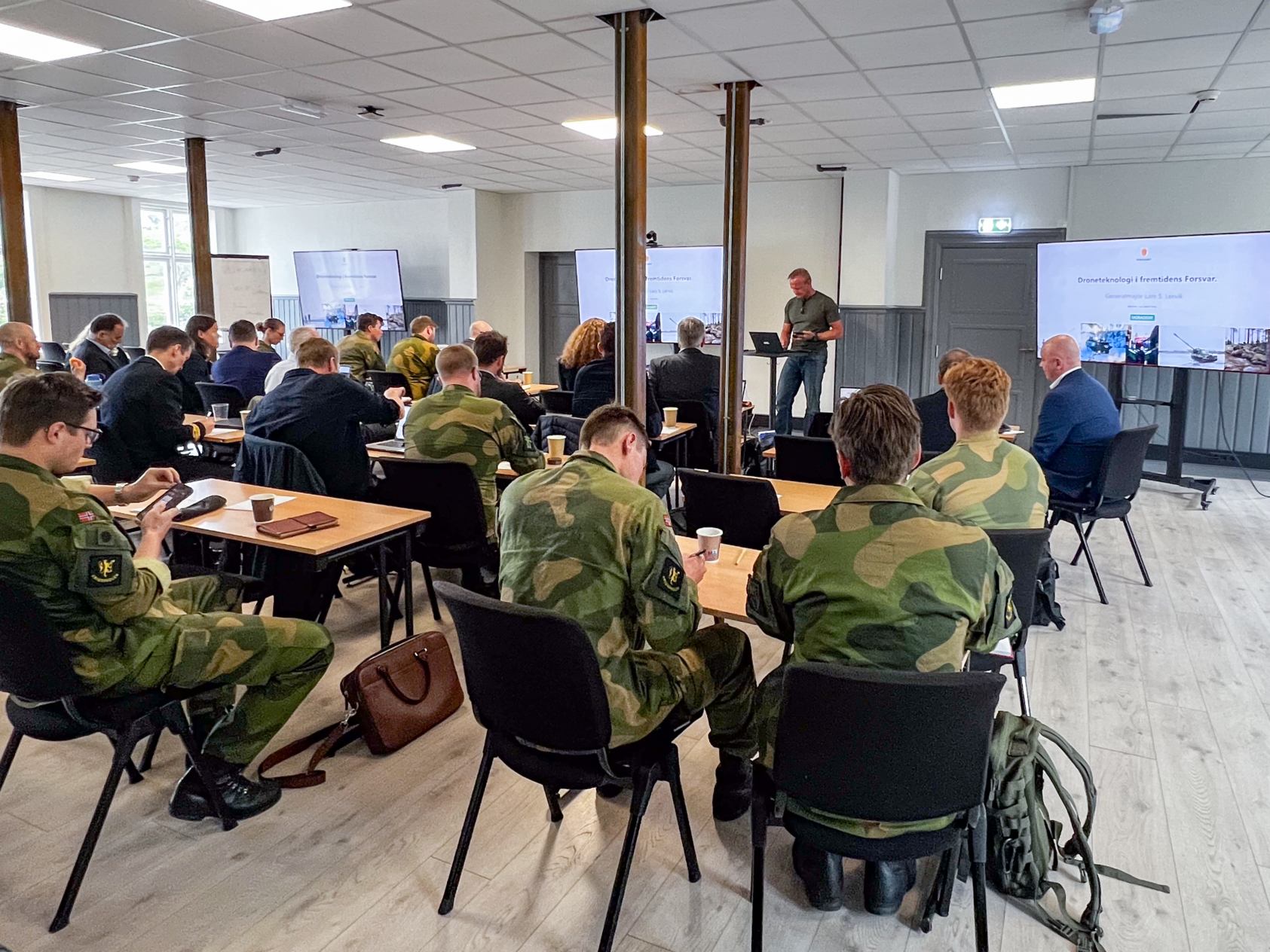 Katrine Jaklin, NORCE, Tankesmia samlet omlag 30 deltagere fra ulike forsvarsenheter og forskningsmiljøer., Foto Katrine Jaklin 2213, ,