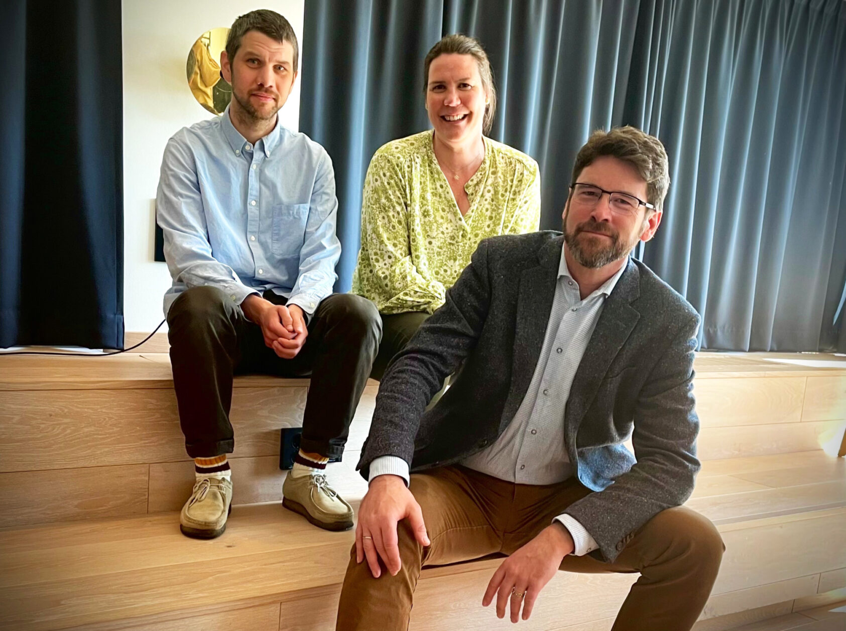 Kari Stautland, Maritime Cleantech, Aksepten er høy for grønt hydrogen, men faller betydelig for blått og grått hydrogen når respondentene får beskjed om at disse er produsert av kull, olje eller naturgass. På bilde ser vi NORCE-forskerne, Fionn Iversen (foran), Jon Kåre Skiple og Kari Kjestveit., Norce frukostmøte, ,