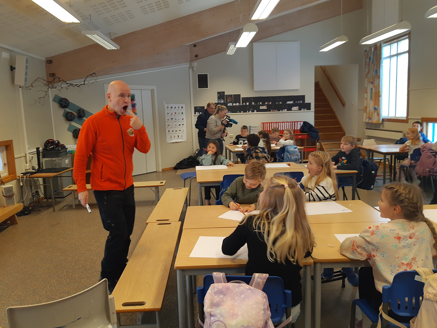 Oisteins blyant peker munn