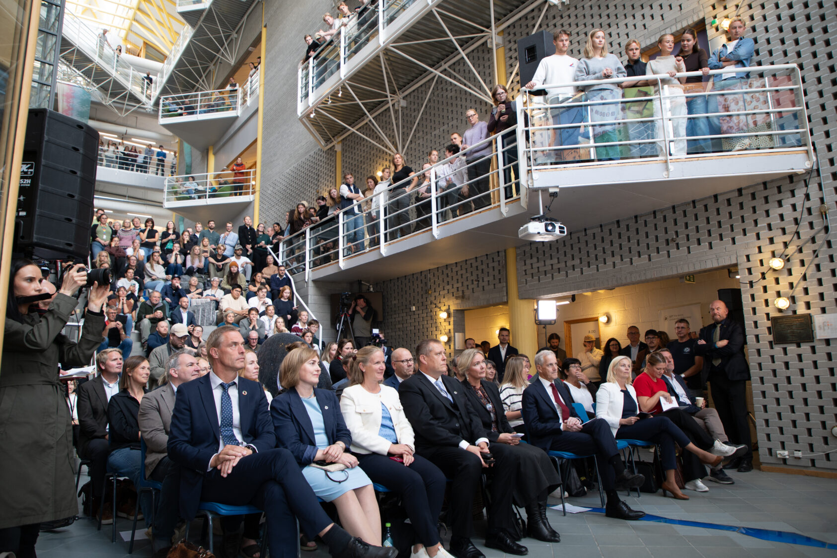 Photo: Jorn Berger Nyvoll, The announcement of 1 billion Norwegian kroner to the project was received very positively in the crowd., Forste rad 06315 40429534 Foto Jorn Berger Nyvoll, ,