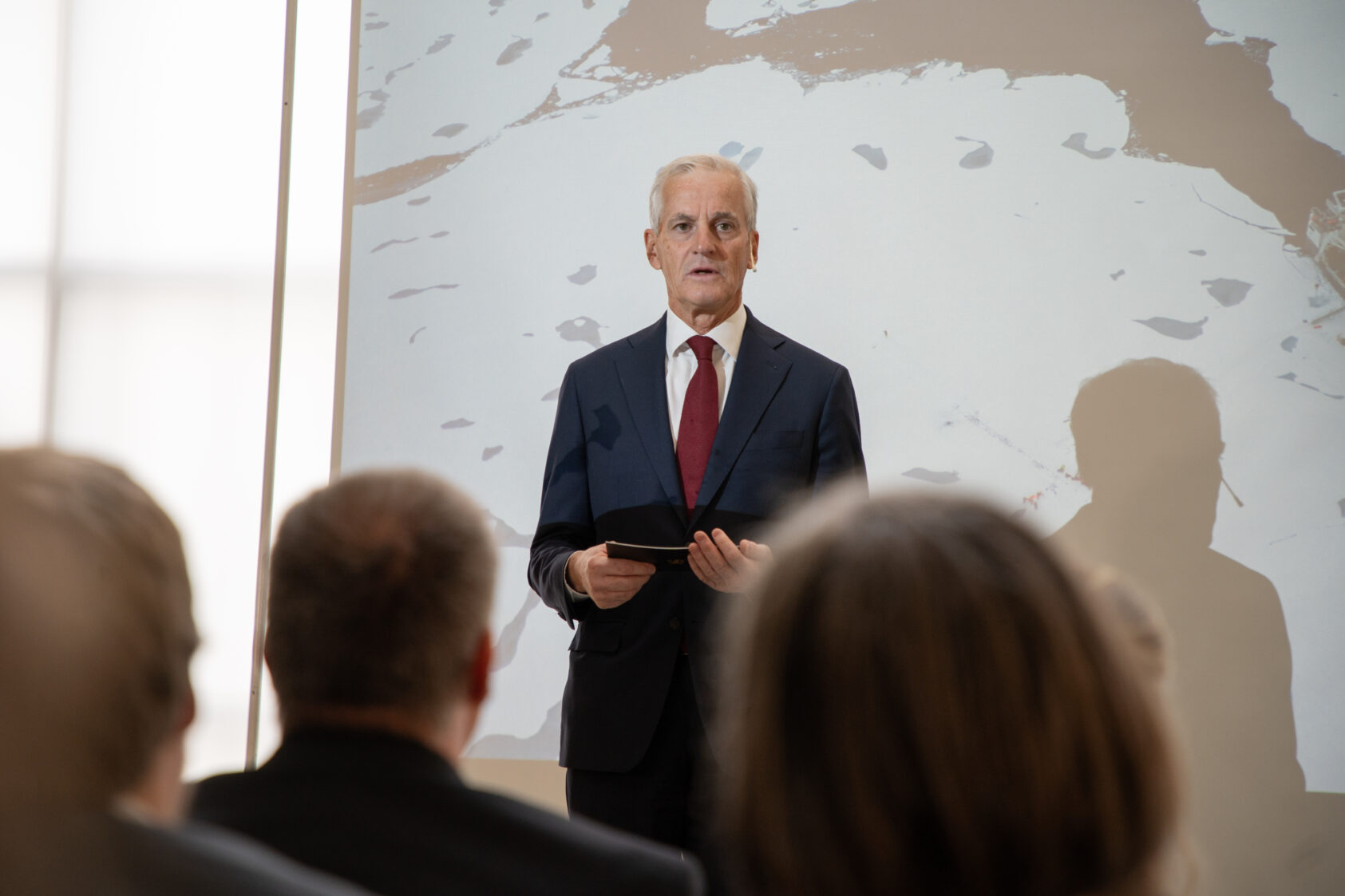 Foto: Jorn Berger Nyvoll, Jonas Gahr Støre annonserer en milliard kroner til prosjektet Polhavet 2050 på en pressekonferanse på UiT Norges Arktiske Universitet i Tromsø., Jonas Gahr Store UIT 29632 Foto Jorn Berger Nyvoll, ,