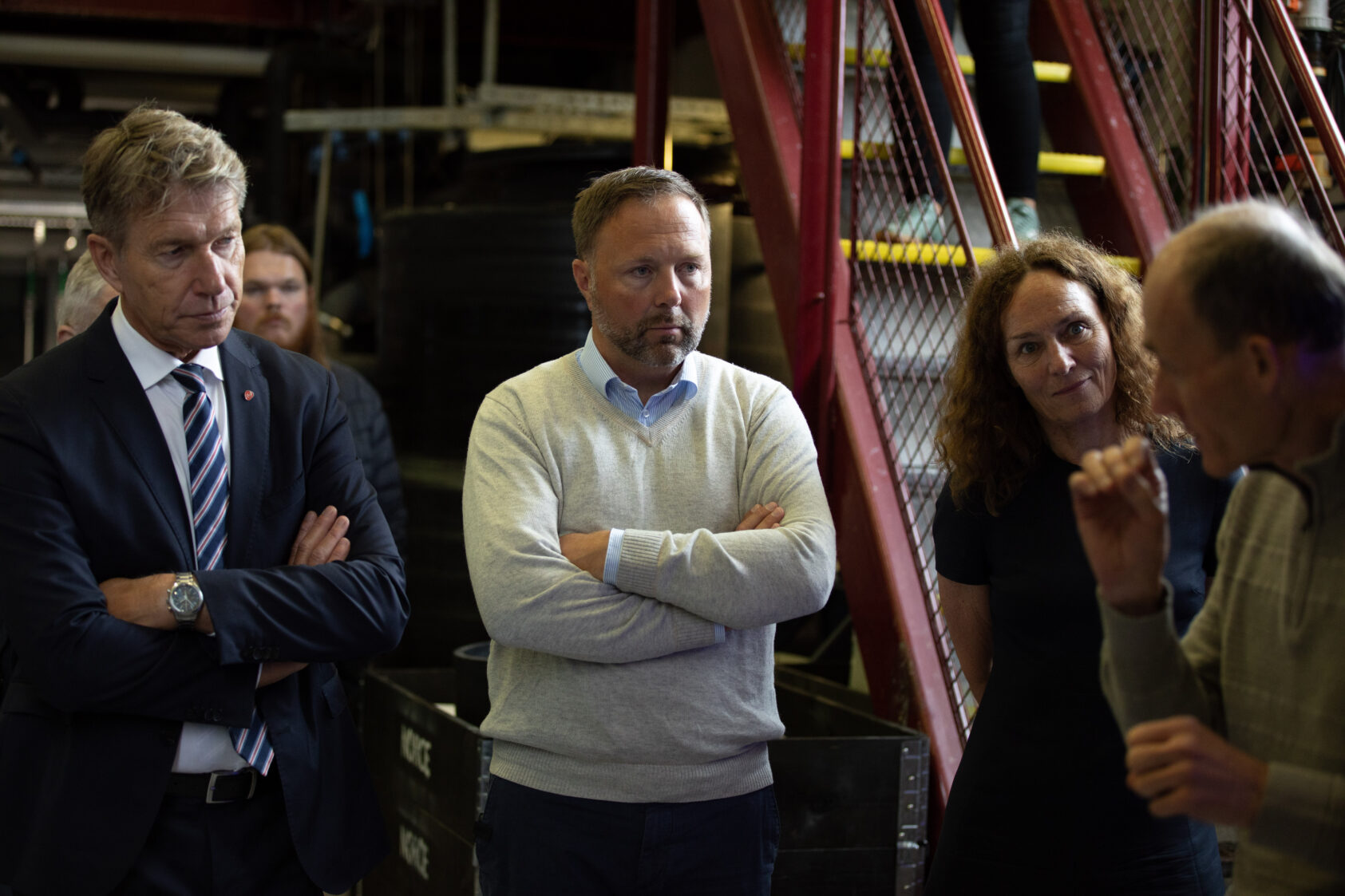 Photo: Thomas Hovmøller Ris, Minister of Energy Terje Aasland (left) visited the NORCE Marine Research Centre in Mekjarvik in August 2024. Here, Baussant explains the coral monitoring system, PAMS., Lab2, , 