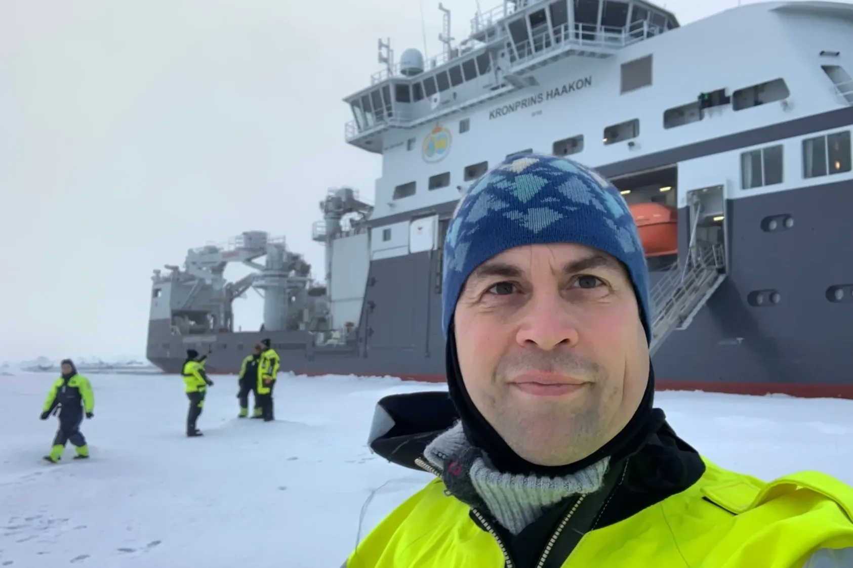 Foto: Stijn De Schepper, Stijn De Schepper står på trygg is på Nordpolen. Men ferden dit har gått gjennom overraskende mye åpent vann., Stijn Nord Polen, ,