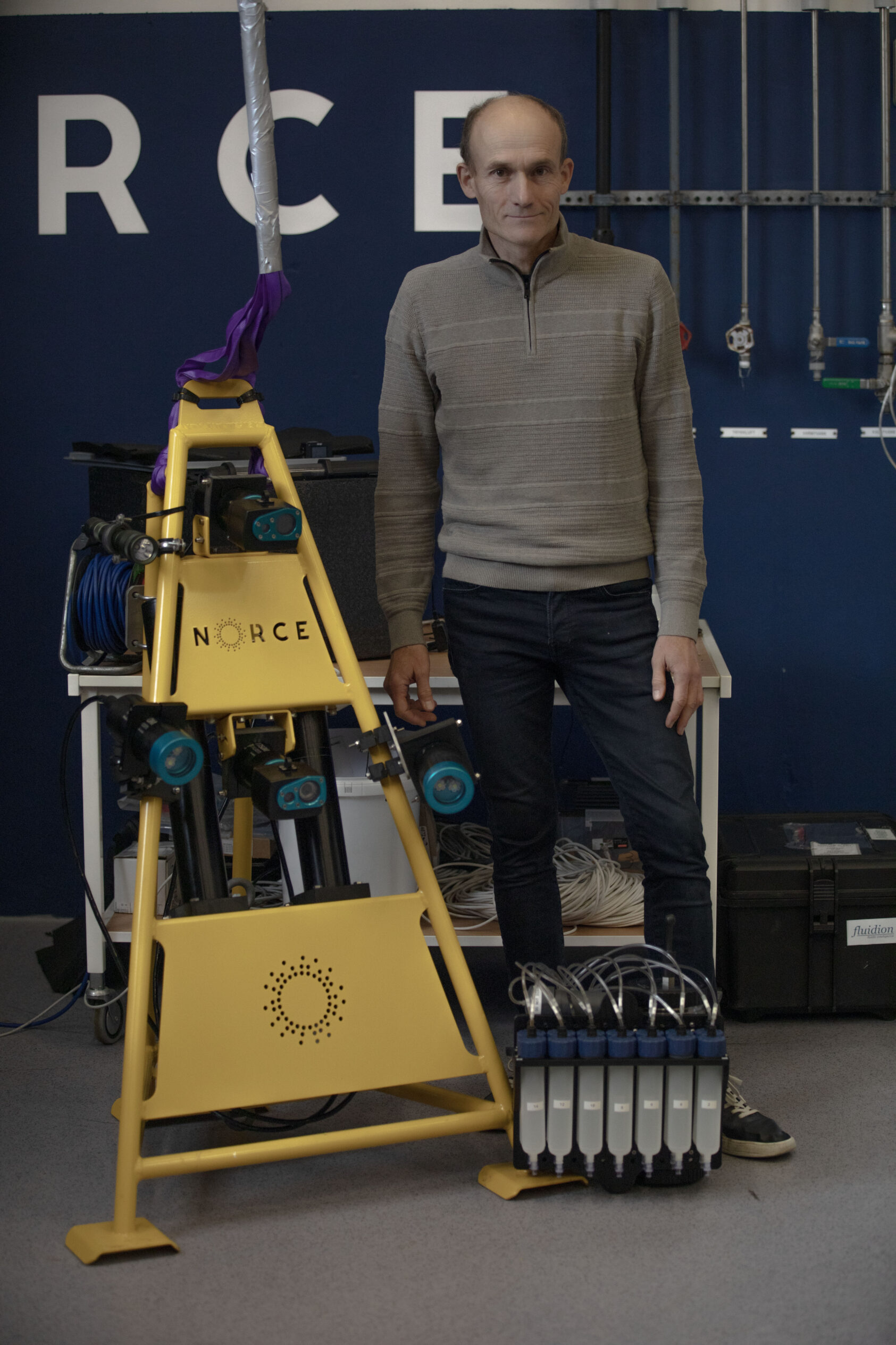Photo: Thomas Hovmøller Ris, Chief Scientist Thierry Baussant at NORCE has developed a system for coral monitoring. Here he stands in front of the invention itself., Thierry PAMS 1, , 