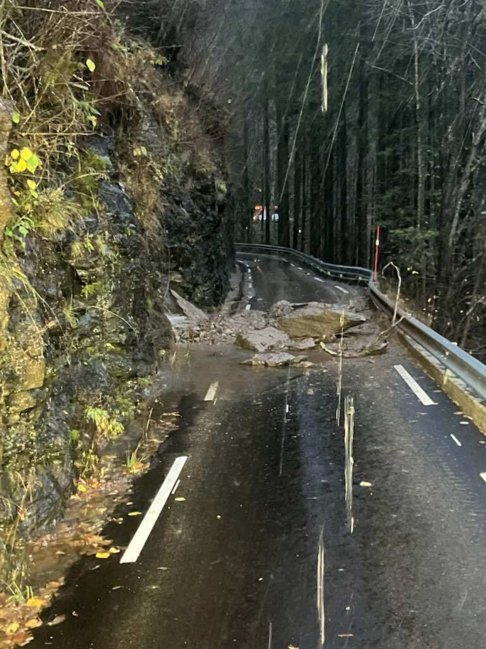 Roger Lemme/Vestland fylkeskommune, Fylkesvei 5110 ved Hålandsdalen. Fylkesveien går mellom Holdhus og Tveita i Bjørnafjorden kommune, Fv 5110 Hålandsdalen Bjørnafjorden Roger Lemme, ,