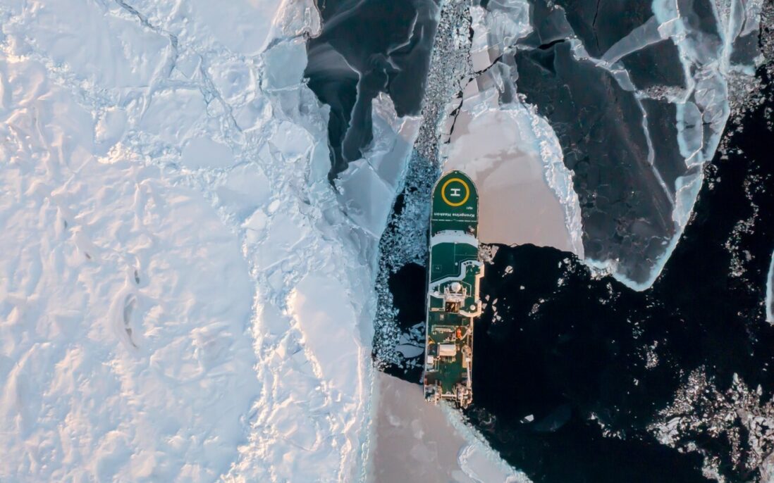 Forskningsskipet R/V Kronprins Haakon på tokt