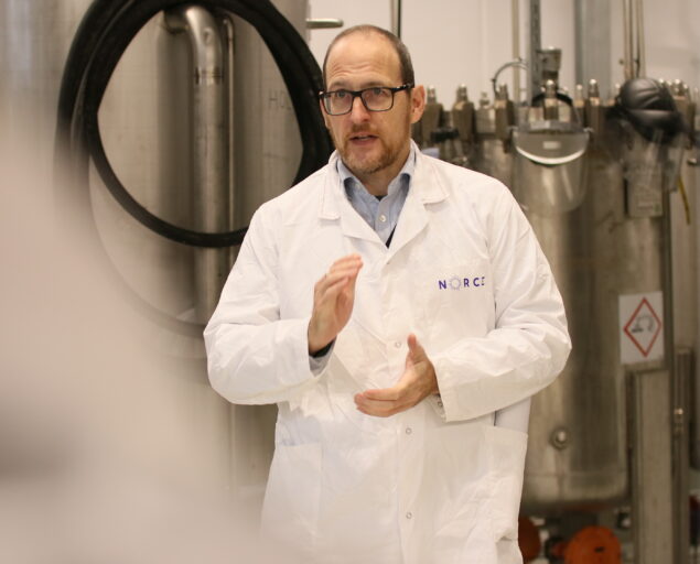 Foto: Thomas Hovmøller Ris, Keith McCall, leder av forskningsgruppen Industriell bioteknologi som holder til i Risavika., Keith Mc Call 2, , 