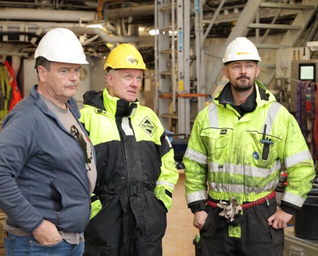 Daniel Albert, GoNorth/SINTEF, Dag Inge Blindheim (NORCE), Stig Monsen (UiB) and Andreas Wolden (HI) solving a sediment coring-related challenge together. The three have a lot of experience with the equipment., Dag Inge, ,