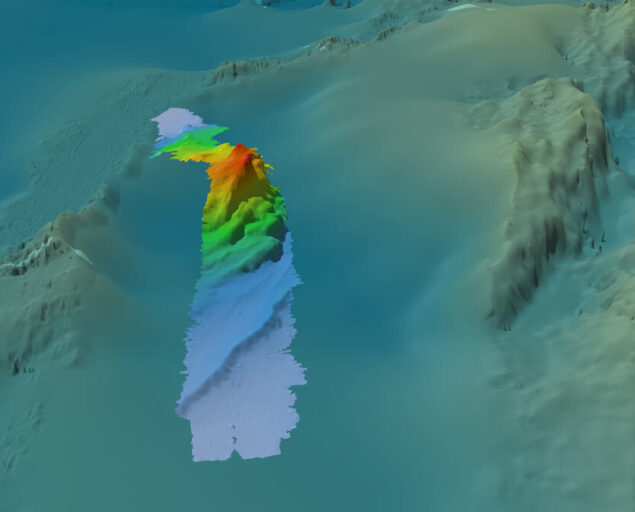 Illustration: Nicky Riber Andreasen (GST), The bathymetry revealed a previously unknown structure, rising 800 meters above the surrounding seafloor, aligned with the Gakkel Ridge. Further investigation will be needed to establish if it’s connected in any way to the Gakkel Ridge. The smooth parts of the landcape on the image represent areas with little to know bathymetric data, Kart havbunn, ,