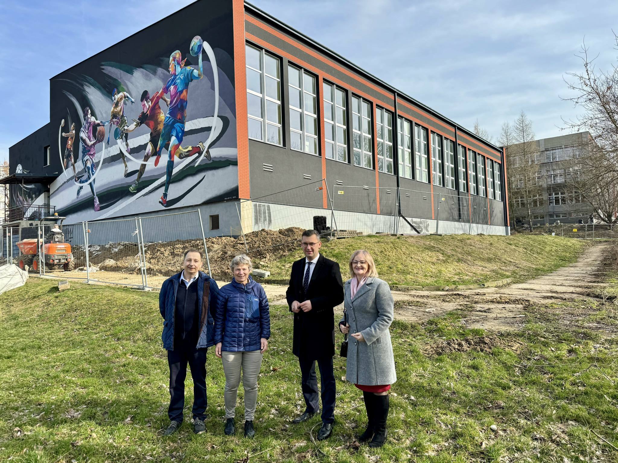 , Poland's EEA and Norway's grant fund supports NORCE-experts to cooperate with local authorities in Poland, as here in Miechow, Utenfor skolen i Miechow, , 