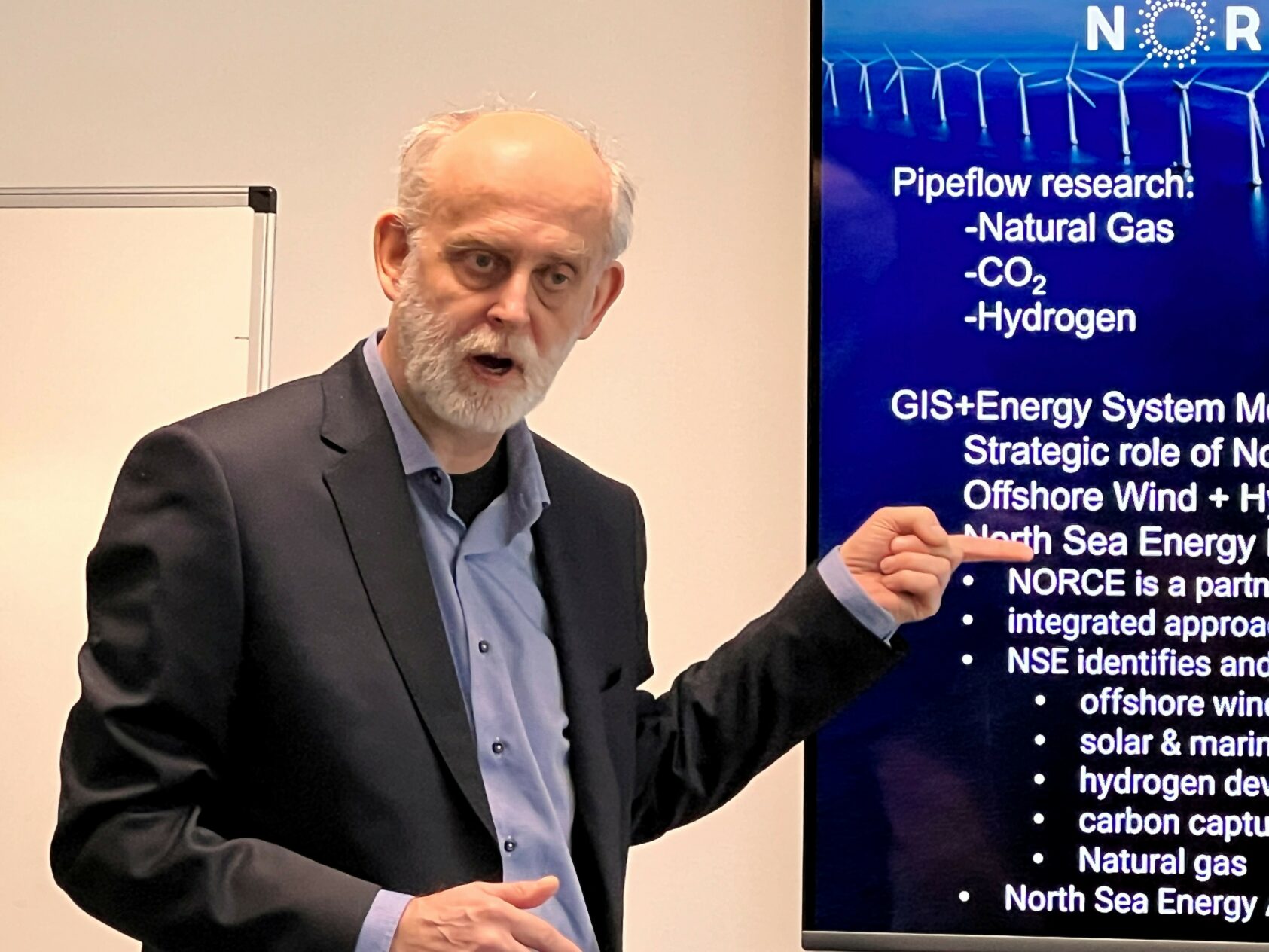 Gunn Janne Myrseth, NORCE-expert Antonie Oosterkamp points out questions regarding hydrogen as energy resource., 1, ,