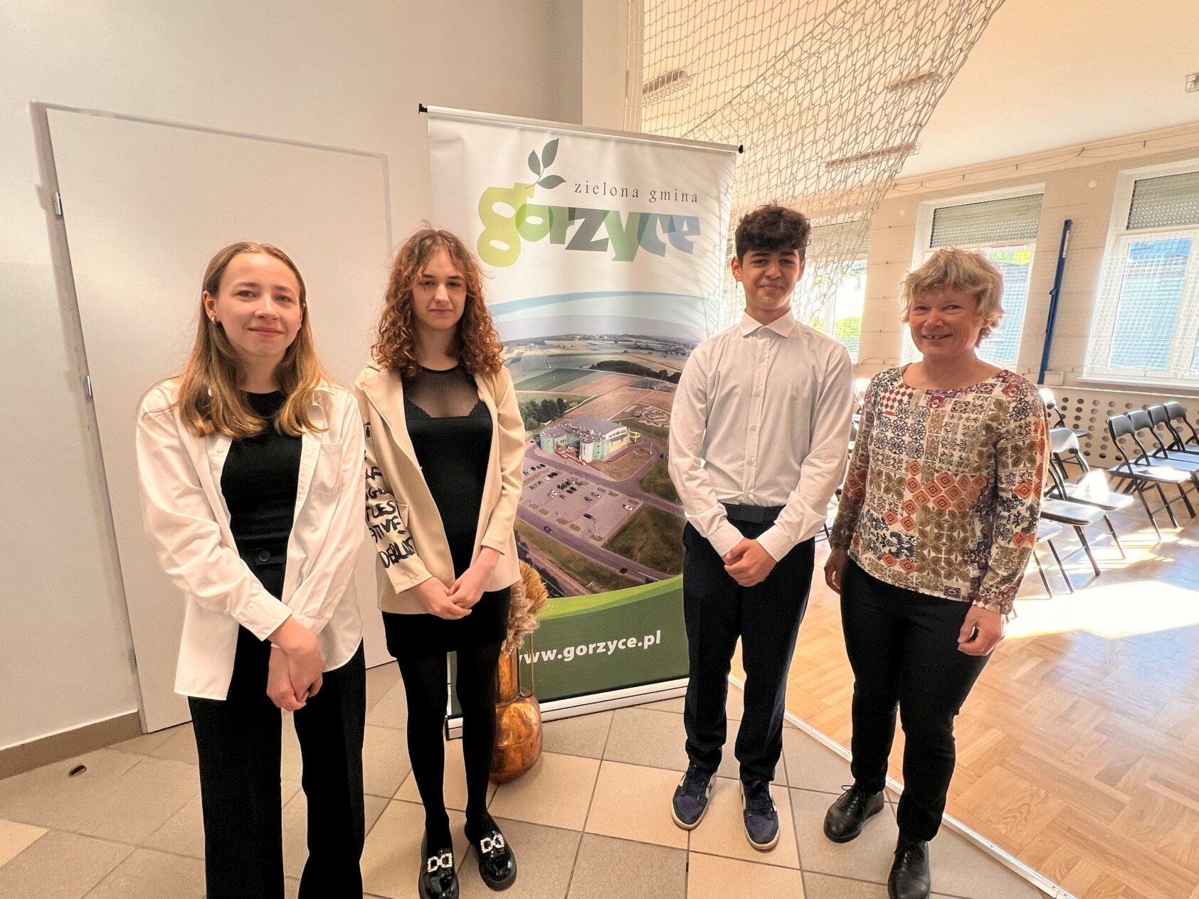 Gunn Janne Myrseth, NORCE, Eighth graders Natalia Kwiaton, Karol Adarczyk, and Magdalena Mucha, along with the four hundred other students from Zspturza School in the municipality of Gorzyce, welcomed NORCE with researcher Kirsti Midttømme., 1, , 