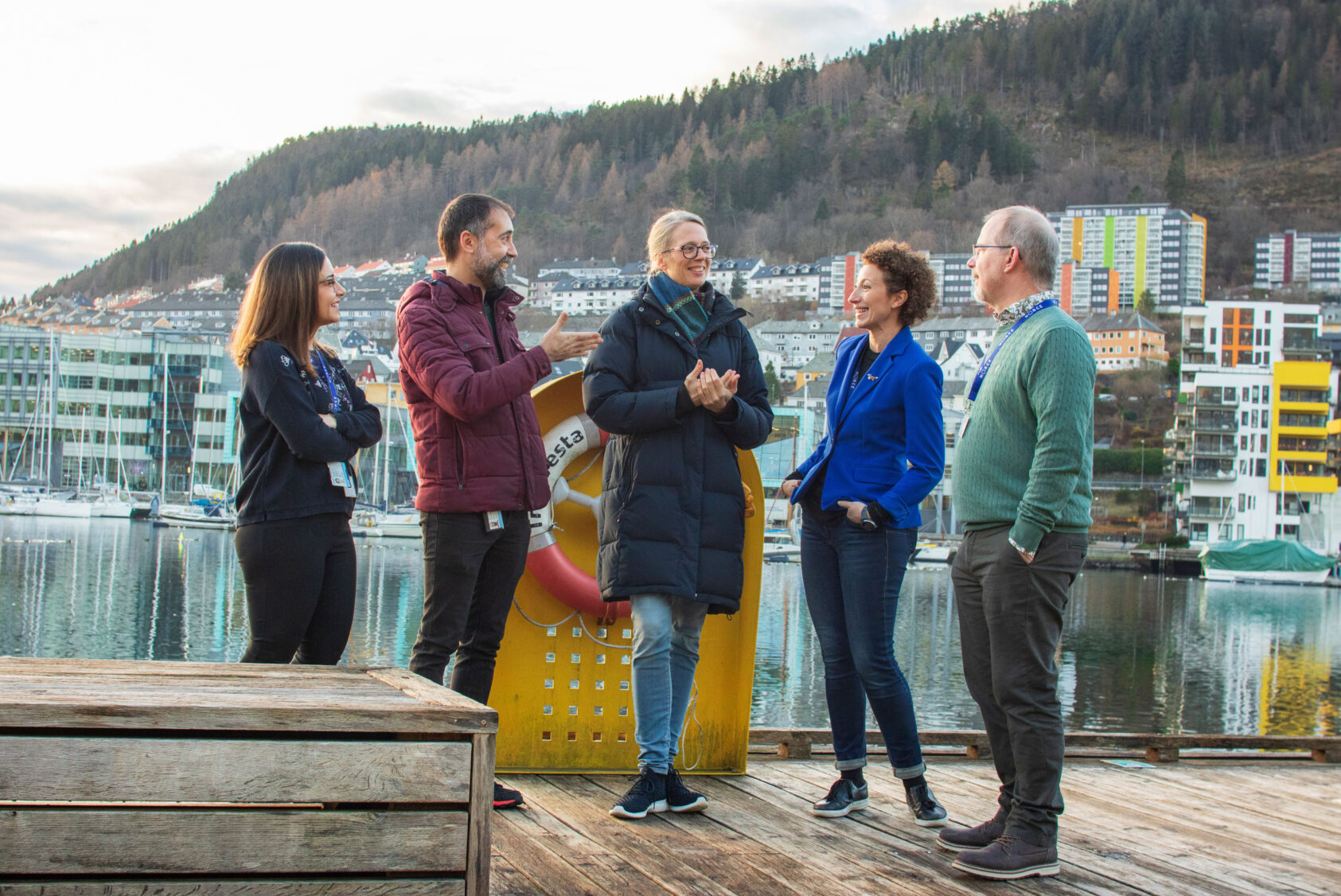 Andreas R. Graven, Several research groups at NORCE will contribute to The Horizon EU project BlueRemediomics. Here, some of the researchers are gathered at Marineholmen in Bergen, from the left: Neda Gilannejad, Antonio Garcia-Moyano, Gro Bjerga, Naouel Gharbi and Lars Ebbesson  (Photo: Andreas R. Graven), Blue remediomics Gruppefoto snakker 1 hoved web, , 