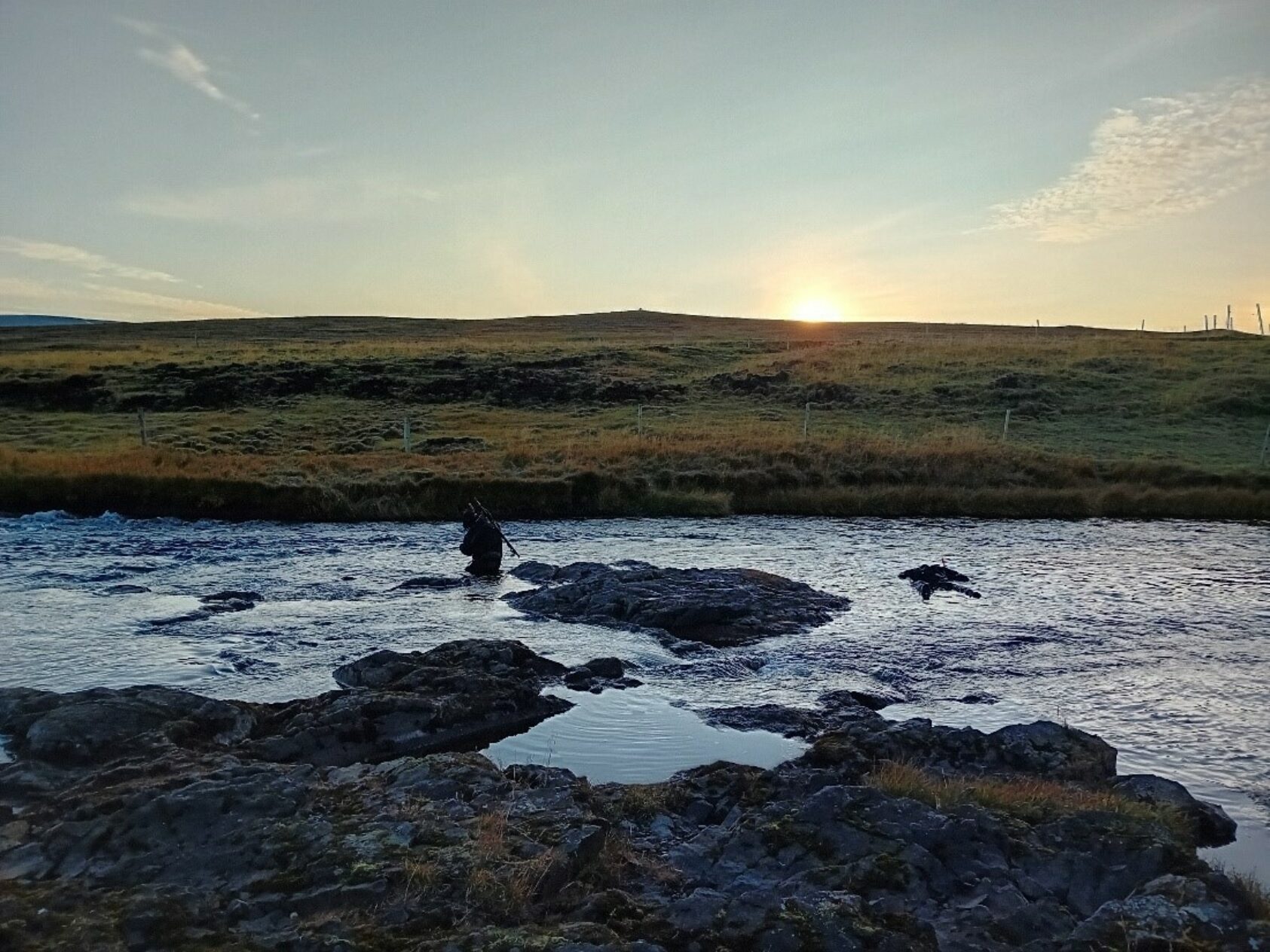 Leó Alexander Guðmundsson fra Marine and Freshwater Research Institute på Island, Tore Wiers og Helge Skoglund snorkler i elva Laxá á Ásum, en av de mest eksklusive lakseelvene på Island., Picture12, ,
