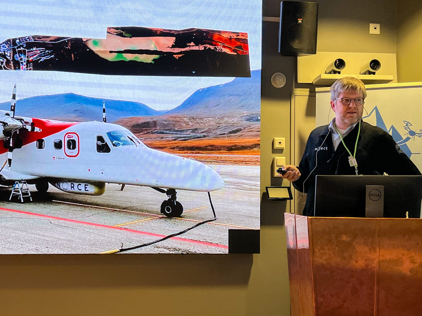 NORCE, Rune Storvold forklarer hvordan Lufttransports rutefly på Svalbard er instrumentert slik at det kan samle data fra flygninger i Arktis, Scan 3623, , 
