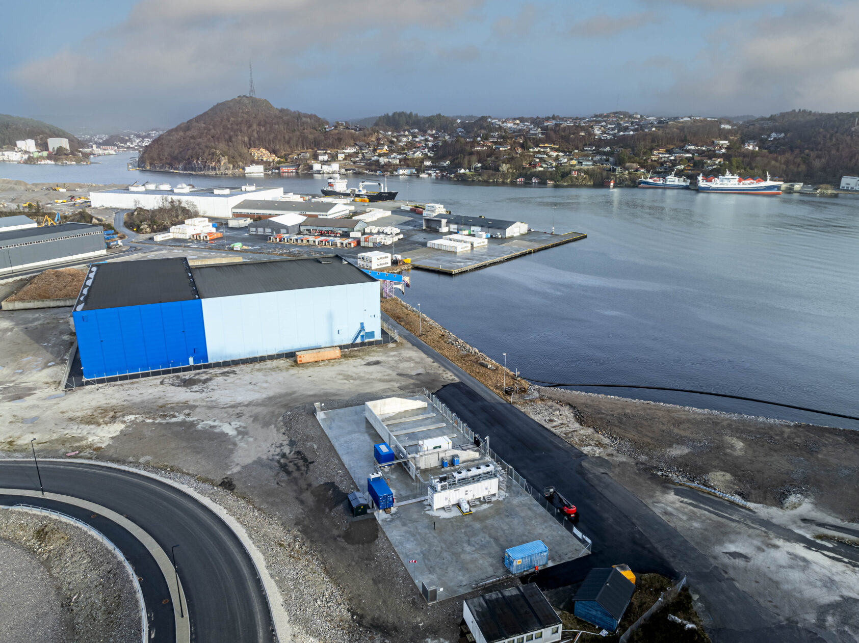 Dalane Energi, Here at Eigerøy, Egersund, Rogaland, Norway, the hydrogen plant is located. The fabric is a pilot in the EU Horizon project ROBINSON., Hele eigerøya med fabrikk, ,