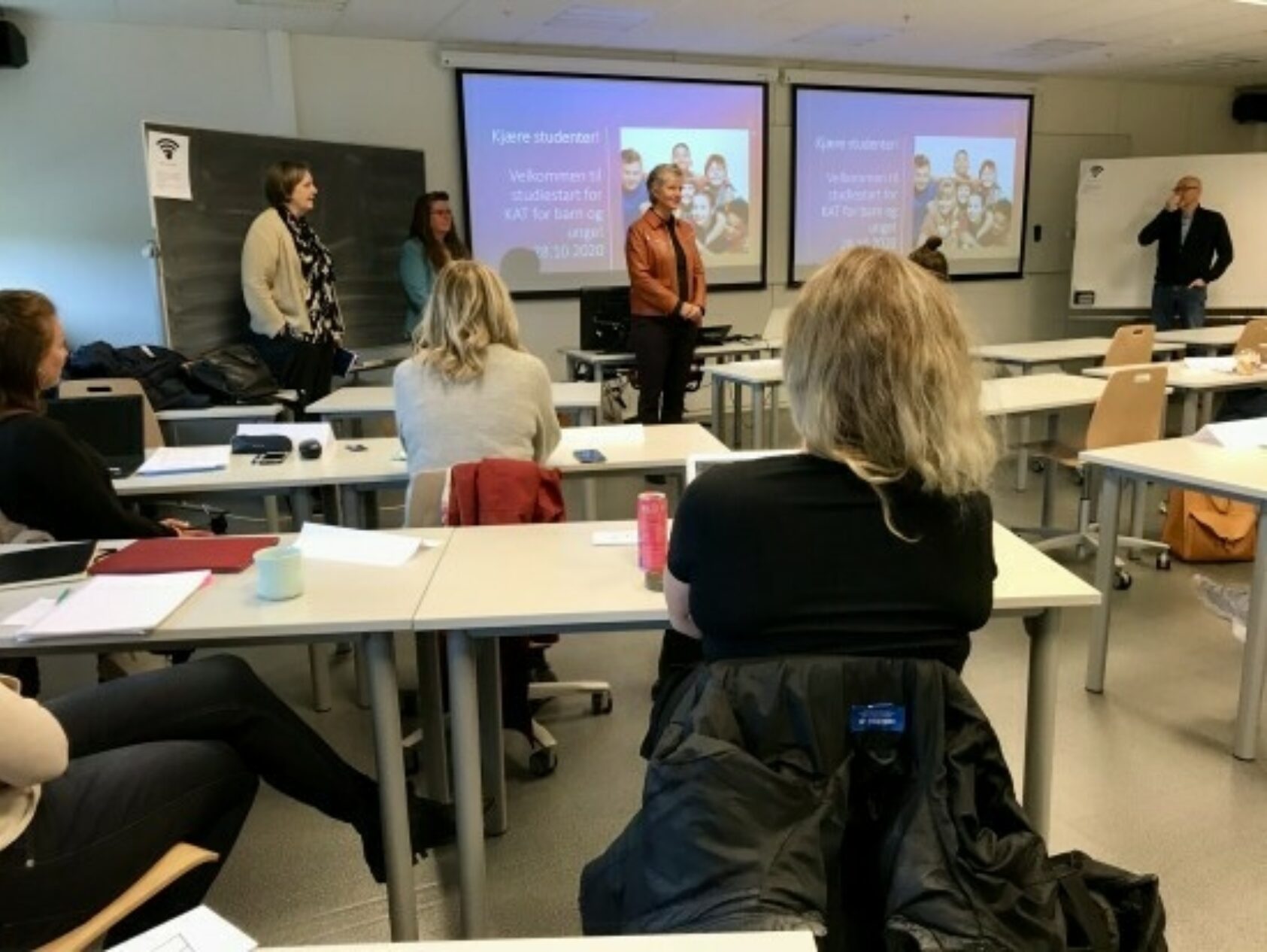 Foto: Universitetet i Stavanger, Dekan ved Det helsevitenskapelige fakultet, UiS, Kristin Akerjordet ønsker studentene velkommen til den nye videreutdanningen., Kat apning, , 