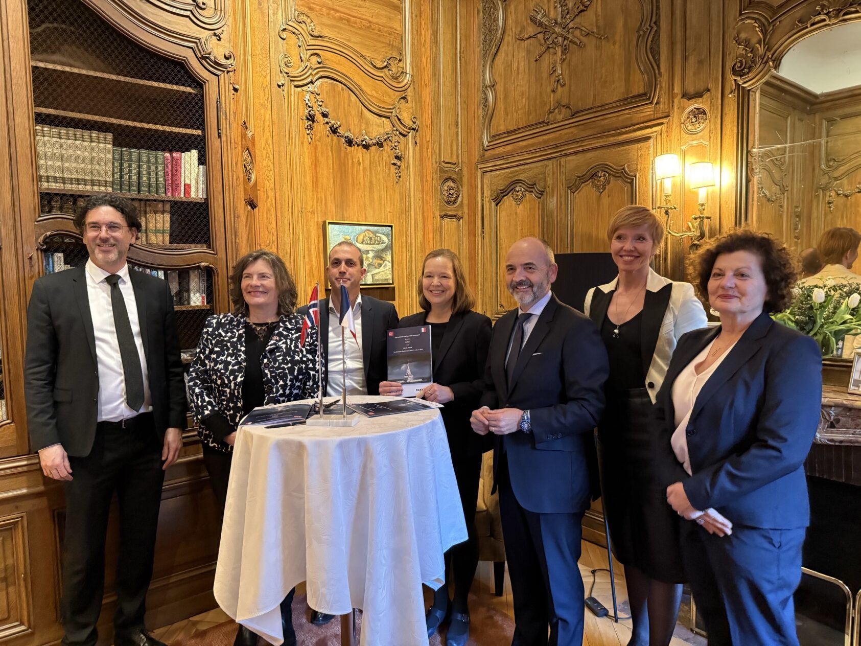 NORCE, Frankrikes ambassadør til Norge Florence Robine, Norges ambassadør til Frankrike Niels Engelschiøn, Ludovic Caubet, direktør i det fransk-norske handelskammer, direktør for Innovasjon Norge i Frankrike Sigrunn Daireux sam Claudine Smith CEO BNP Paribas var sammen med Flornes og Weisrock fra NORCE og Naval Group., Kristin naval2, ,