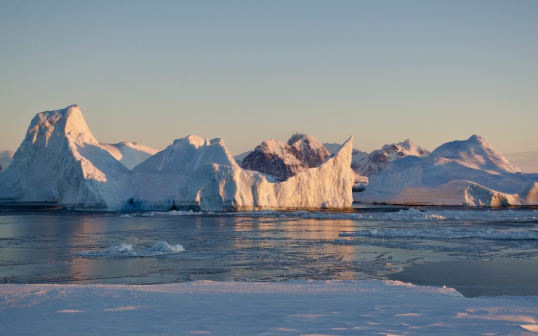 Robert Ricker NORCE4, , Ingen steder på jorda opplever klimaendringene sterkere enn polare områder. Satellittaltimetri brukes til å måle høyden på overflatene og videre til å estimere volumet av de marine og terrestriske ismassene.