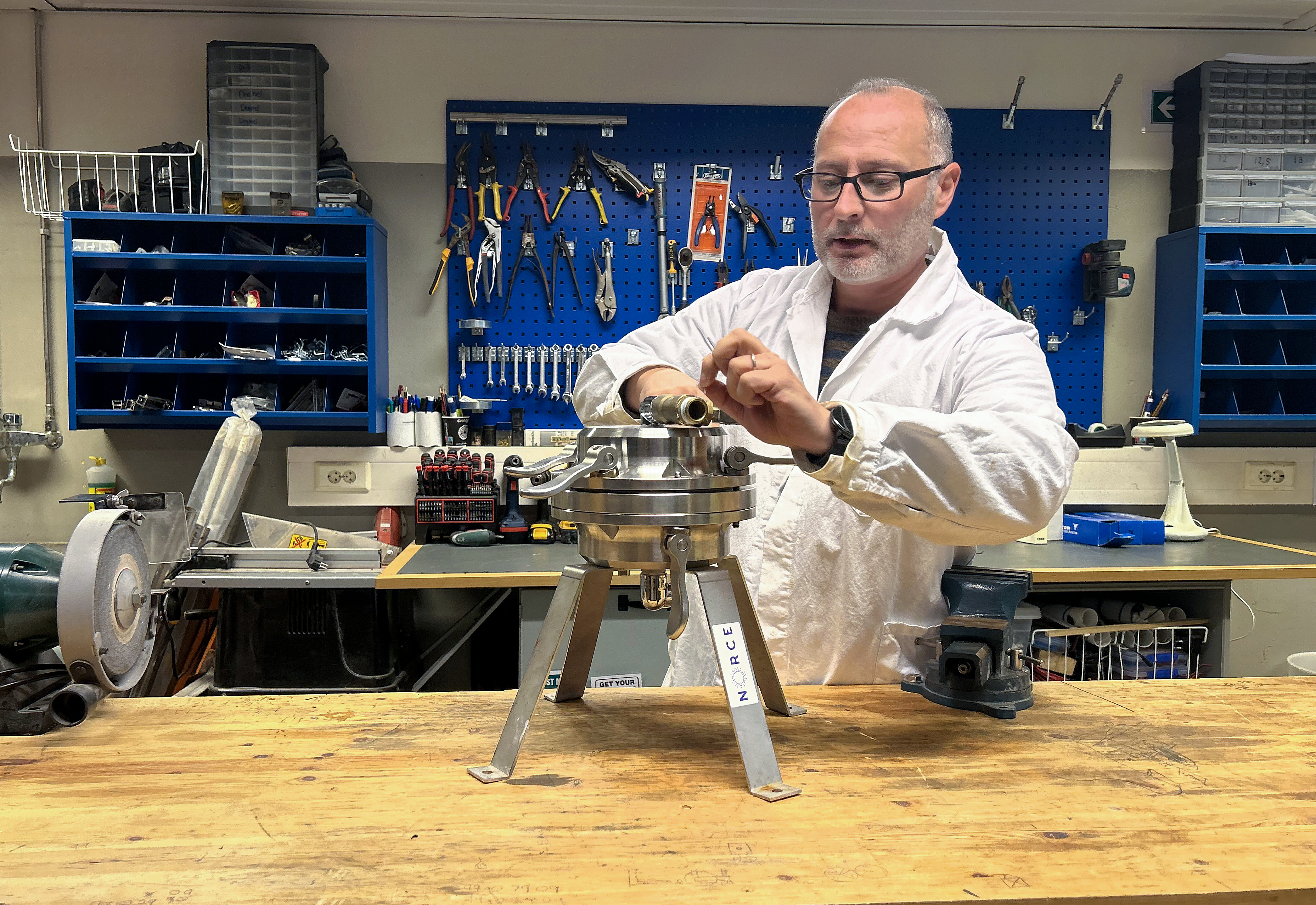 Alessio gomiero mikroplast instrument